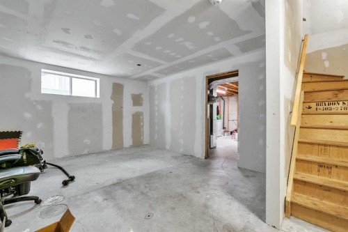 242 Copperstone Grove Se, Calgary, AB - Indoor