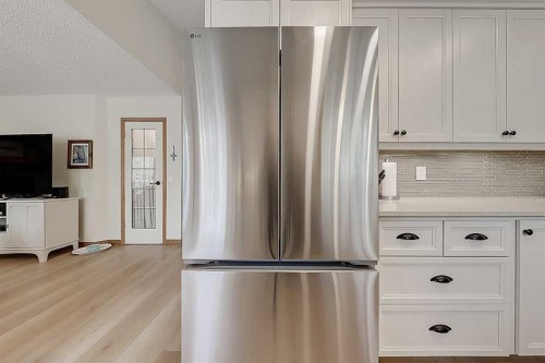 42 Sundown Close Se, Calgary, AB - Indoor Photo Showing Kitchen With Stainless Steel Kitchen