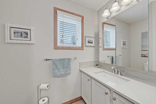 42 Sundown Close Se, Calgary, AB - Indoor Photo Showing Bathroom