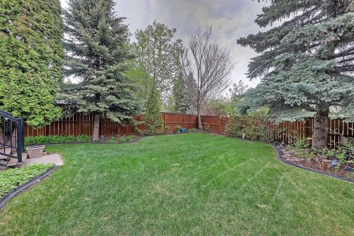 42 Sundown Close Se, Calgary, AB - Outdoor With Backyard