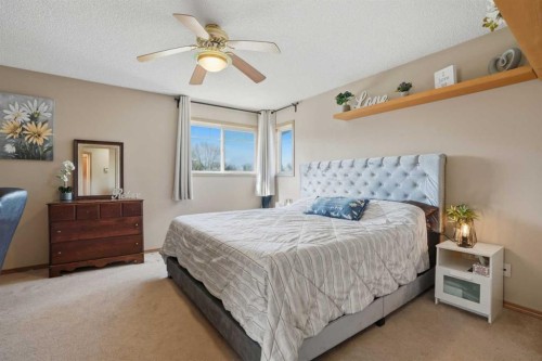 11 Somerglen Place Sw, Calgary, AB - Indoor Photo Showing Bedroom