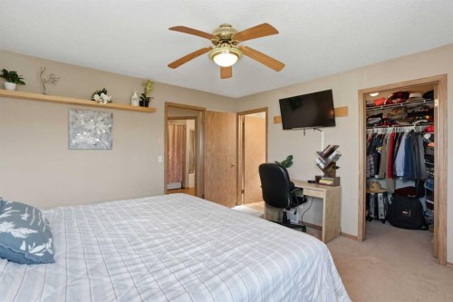 11 Somerglen Place Sw, Calgary, AB - Indoor Photo Showing Bedroom