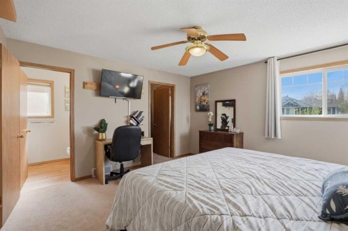 11 Somerglen Place Sw, Calgary, AB - Indoor Photo Showing Bedroom