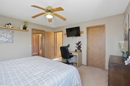 11 Somerglen Place Sw, Calgary, AB - Indoor Photo Showing Bedroom