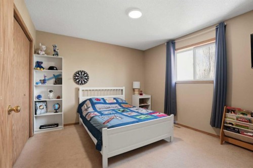 11 Somerglen Place Sw, Calgary, AB - Indoor Photo Showing Bedroom