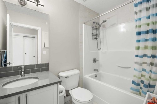 401-150 Auburn Meadows Manor Se, Calgary, AB - Indoor Photo Showing Bathroom