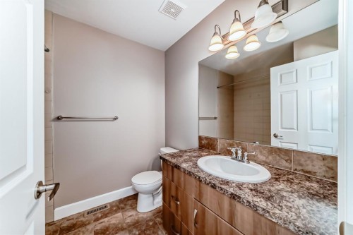 553 Windstone Common Sw, Airdrie, AB - Indoor Photo Showing Bathroom