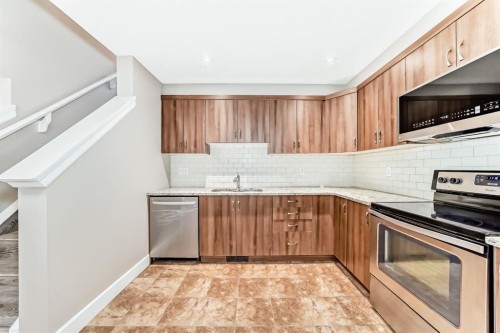 553 Windstone Common Sw, Airdrie, AB - Indoor Photo Showing Kitchen