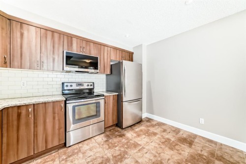 553 Windstone Common Sw, Airdrie, AB - Indoor Photo Showing Kitchen With Stainless Steel Kitchen