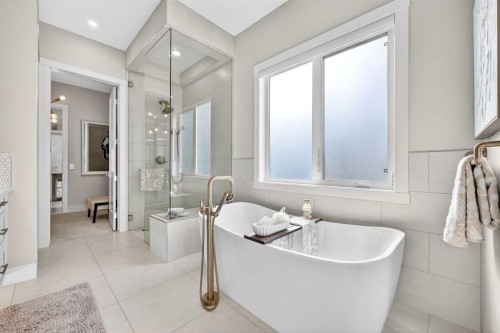 45 Cranbrook Rise Se, Calgary, AB - Indoor Photo Showing Bathroom