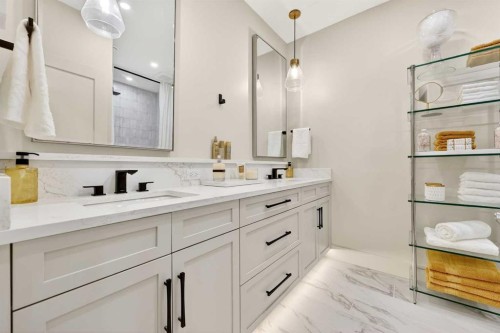 45 Cranbrook Rise Se, Calgary, AB - Indoor Photo Showing Bathroom