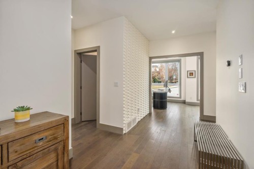 1826 37 Avenue Sw, Calgary, AB - Indoor Photo Showing Other Room