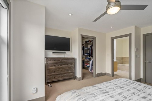 1826 37 Avenue Sw, Calgary, AB - Indoor Photo Showing Bedroom