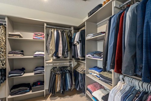 1826 37 Avenue Sw, Calgary, AB - Indoor With Storage