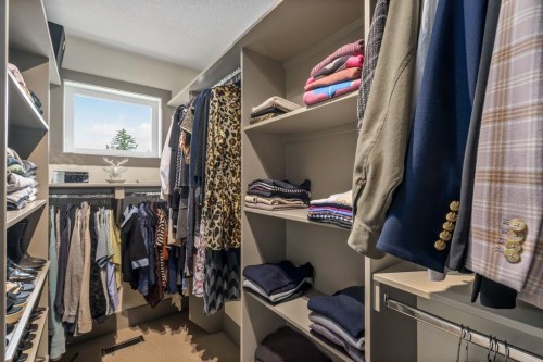 1826 37 Avenue Sw, Calgary, AB - Indoor With Storage