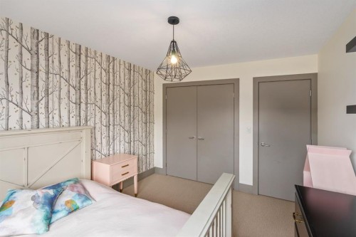 1826 37 Avenue Sw, Calgary, AB - Indoor Photo Showing Bedroom