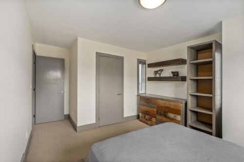 1826 37 Avenue Sw, Calgary, AB - Indoor Photo Showing Bedroom