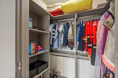 1826 37 Avenue Sw, Calgary, AB - Indoor With Storage