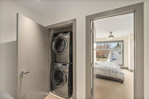 1826 37 Avenue Sw, Calgary, AB - Indoor Photo Showing Laundry Room