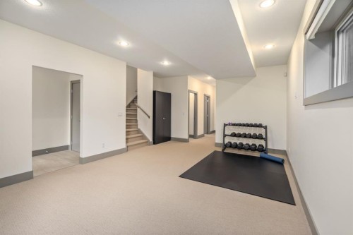 1826 37 Avenue Sw, Calgary, AB - Indoor Photo Showing Other Room