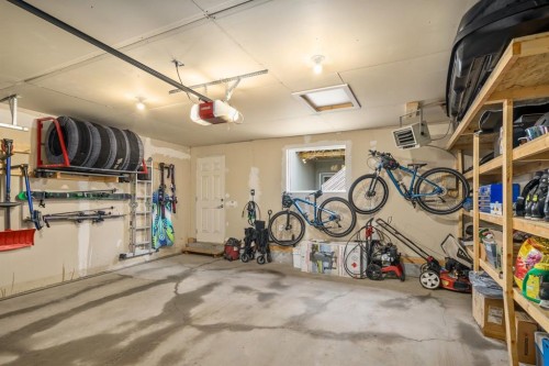 1826 37 Avenue Sw, Calgary, AB - Indoor Photo Showing Garage