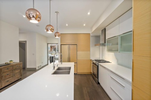 1826 37 Avenue Sw, Calgary, AB - Indoor Photo Showing Kitchen With Double Sink With Upgraded Kitchen