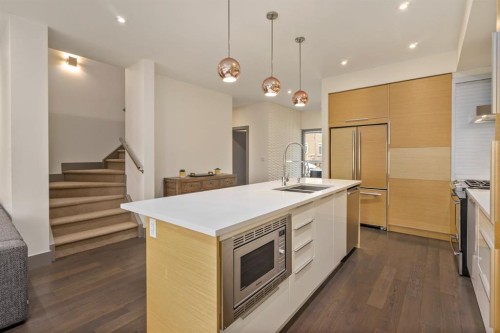 1826 37 Avenue Sw, Calgary, AB - Indoor Photo Showing Kitchen With Stainless Steel Kitchen With Double Sink With Upgraded Kitchen