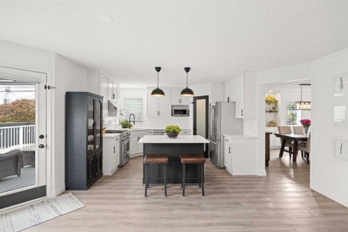 116 Cove Road, Chestermere, AB - Indoor Photo Showing Kitchen With Upgraded Kitchen