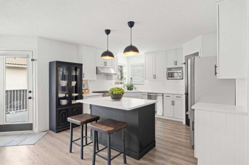116 Cove Road, Chestermere, AB - Indoor Photo Showing Kitchen With Upgraded Kitchen