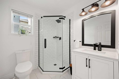 116 Cove Road, Chestermere, AB - Indoor Photo Showing Bathroom