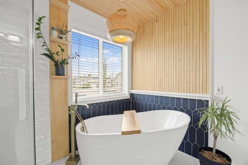 116 Cove Road, Chestermere, AB - Indoor Photo Showing Bathroom