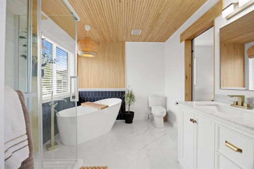 116 Cove Road, Chestermere, AB - Indoor Photo Showing Bathroom