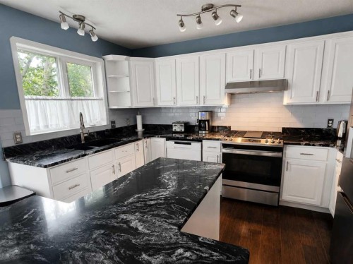 6 Cambria Place, Strathmore, AB - Indoor Photo Showing Kitchen
