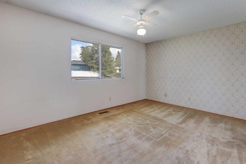 255 Huntcroft Road Ne, Calgary, AB - Indoor Photo Showing Other Room