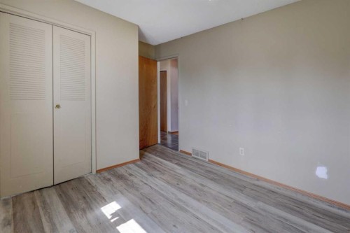 255 Huntcroft Road Ne, Calgary, AB - Indoor Photo Showing Other Room