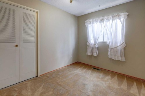 255 Huntcroft Road Ne, Calgary, AB - Indoor Photo Showing Other Room