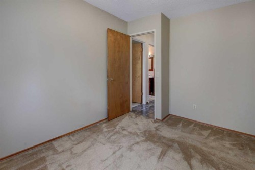 255 Huntcroft Road Ne, Calgary, AB - Indoor Photo Showing Other Room