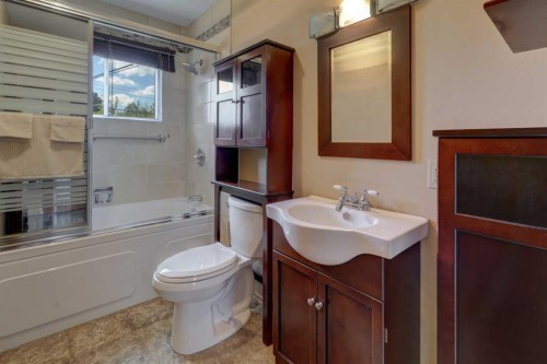 255 Huntcroft Road Ne, Calgary, AB - Indoor Photo Showing Bathroom