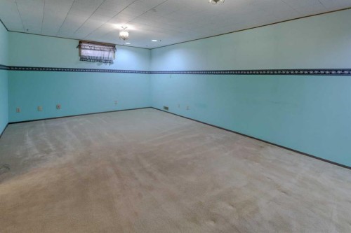 255 Huntcroft Road Ne, Calgary, AB - Indoor Photo Showing Other Room