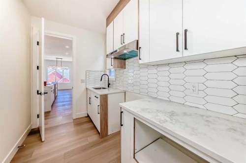 407 Rivercrest Road, Cochrane, AB - Indoor Photo Showing Kitchen