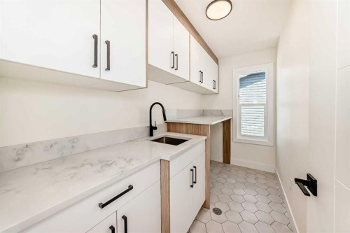 407 Rivercrest Road, Cochrane, AB - Indoor Photo Showing Kitchen