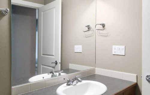 601-910 5 Avenue Sw, Calgary, AB - Indoor Photo Showing Bathroom