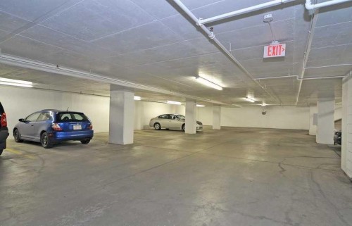 601-910 5 Avenue Sw, Calgary, AB - Indoor Photo Showing Garage