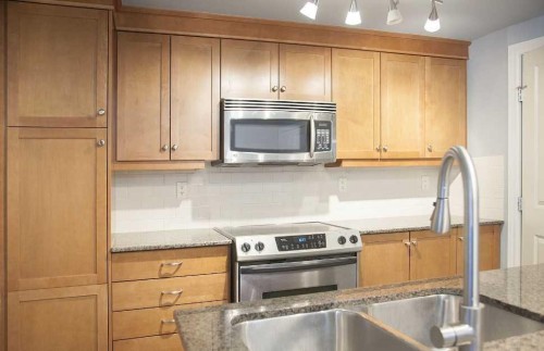 601-910 5 Avenue Sw, Calgary, AB - Indoor Photo Showing Kitchen With Double Sink