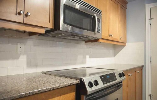 601-910 5 Avenue Sw, Calgary, AB - Indoor Photo Showing Kitchen
