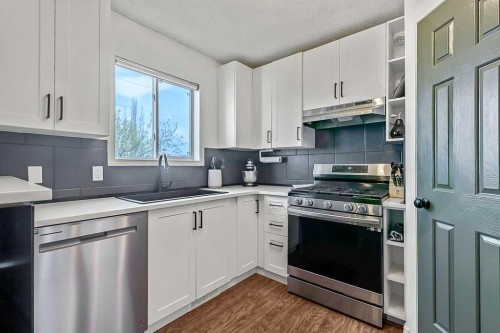 145 Harvest Glen Way Ne, Calgary, AB - Indoor Photo Showing Kitchen