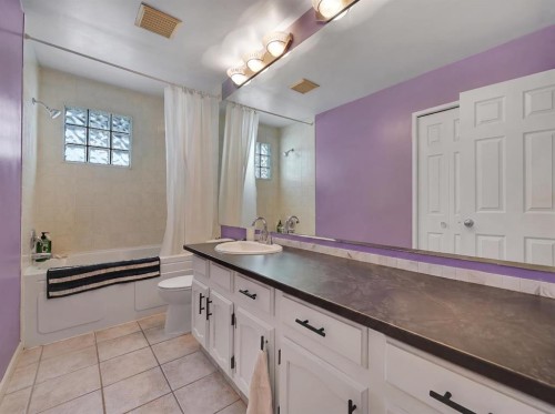 160 Strathcona Close Sw, Calgary, AB - Indoor Photo Showing Bathroom