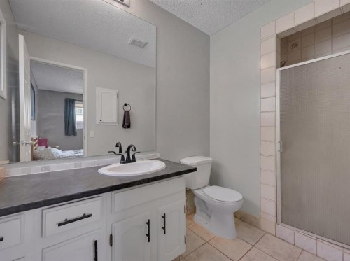 160 Strathcona Close Sw, Calgary, AB - Indoor Photo Showing Bathroom