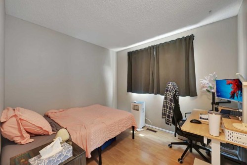 160 Strathcona Close Sw, Calgary, AB - Indoor