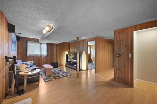 160 Strathcona Close Sw, Calgary, AB - Indoor